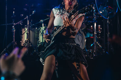 Nova Twins @ Wintercircus, picture 24, photographed by Jelle Meersschaut - FrontView Magazine