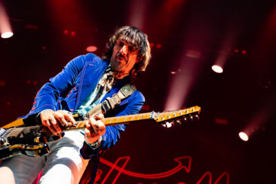 The Darkness @ 013, foto 10, foto's door Dorien Goetschalckx - FrontView Magazine