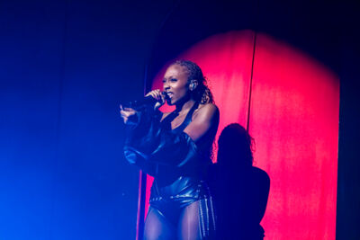 FLO @ De Roma, picture 2, photographed by dirk janssens - FrontView Magazine