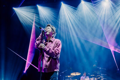 One Ok Rock @ Vorst Nationaal, picture 5, photographed by Peter Smet - FrontView Magazine