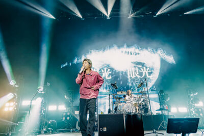 One Ok Rock @ Vorst Nationaal, picture 9, photographed by Peter Smet - FrontView Magazine