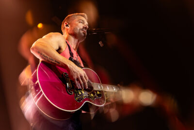 Brett Young @ 013, picture 1, photographed by Dorien Goetschalckx - FrontView Magazine