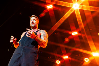 Brett Young @ 013, picture 10, photographed by Dorien Goetschalckx - FrontView Magazine