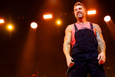 Brett Young @ 013, picture 13, photographed by Dorien Goetschalckx - FrontView Magazine