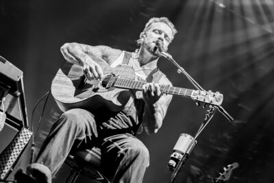 Xavier Rudd @ Vorst Nationaal, picture 3, photographed by Leen Verlinden - FrontView Magazine