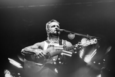 Xavier Rudd @ Vorst Nationaal, picture 7, photographed by Leen Verlinden - FrontView Magazine