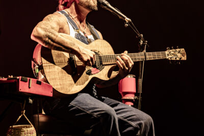 Xavier Rudd @ Vorst Nationaal, picture 11, photographed by Leen Verlinden - FrontView Magazine