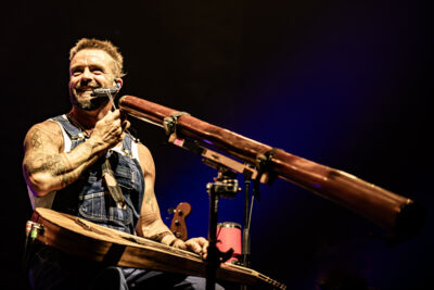 Xavier Rudd @ Vorst Nationaal, picture 16, photographed by Leen Verlinden - FrontView Magazine