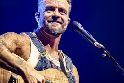 Xavier Rudd @ Vorst Nationaal, picture 26, photographed by Leen Verlinden - FrontView Magazine