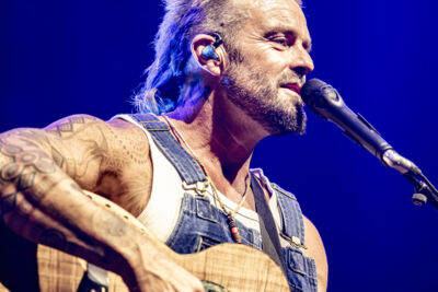 Xavier Rudd @ Vorst Nationaal, picture 28, photographed by Leen Verlinden - FrontView Magazine