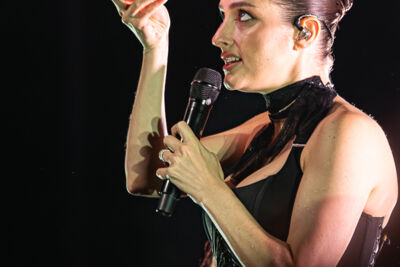 Banks @ Trix, picture 2, photographed by Anoek Houben - FrontView Magazine