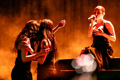 Banks @ Trix, picture 12, photographed by Anoek Houben - FrontView Magazine