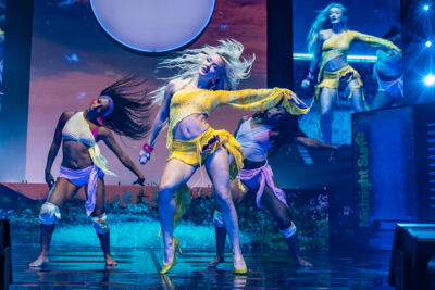 Zara Larsson - Midnight Sun Tour @ Lotto Arena, picture 17, photographed by Marc Verdonck - FrontView Magazine