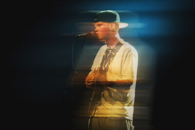 Finn Askew @ Ancienne Belgique, picture 4, photographed by Livia Vaduva - FrontView Magazine