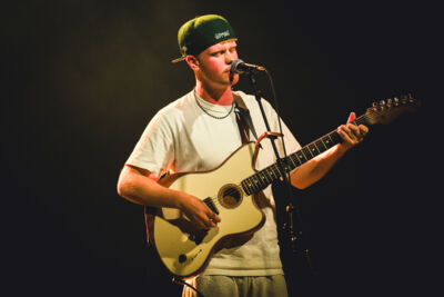 Finn Askew @ Ancienne Belgique, picture 5, photographed by Livia Vaduva - FrontView Magazine
