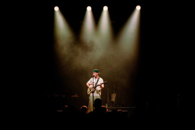 Finn Askew @ Ancienne Belgique, picture 6, photographed by Livia Vaduva - FrontView Magazine