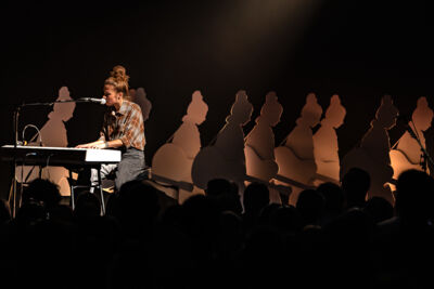 Emmy d'Arc @ BOXX42, picture 3, photographed by Anoek Houben - FrontView Magazine