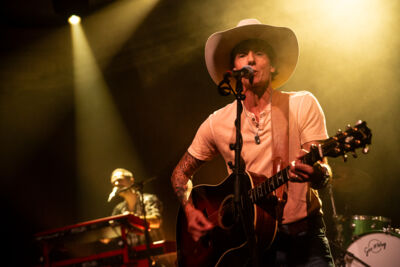 Sam Bettens - Coming Home @ De Casino, picture 4, photographed by Raf Van Daele - FrontView Magazine