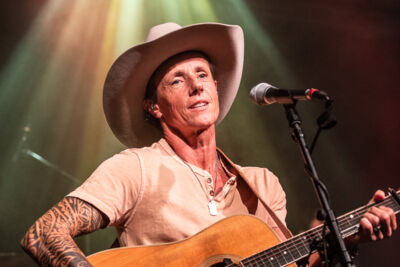 Sam Bettens - Coming Home @ De Casino, picture 8, photographed by Raf Van Daele - FrontView Magazine