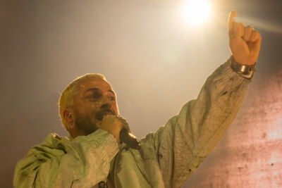 Zwangere Guy @ ING Arena, foto 8, foto's door Koen Marcoen - FrontView Magazine