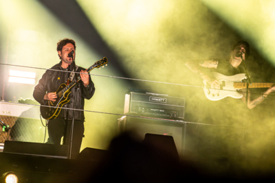 SONS @ De Warmste Week, picture 1, photographed by Anoek Houben - FrontView Magazine