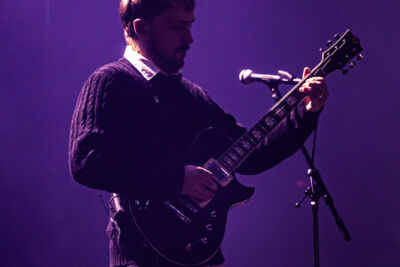 Static dress @ 013 Tilburg, picture 2, photographed by Peter Casie - FrontView Magazine