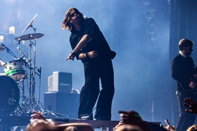 Static dress @ 013 Tilburg, picture 3, photographed by Peter Casie - FrontView Magazine