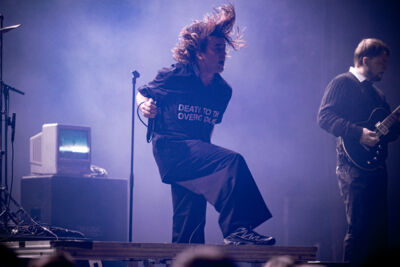 Static dress @ 013 Tilburg, picture 10, photographed by Peter Casie - FrontView Magazine