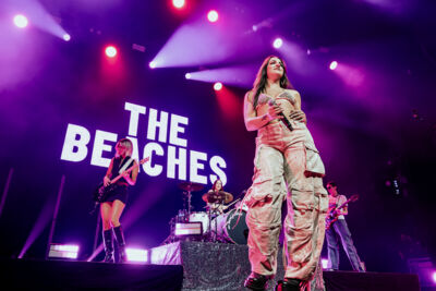 The Beaches @ 013, picture 7, photographed by Anoek Houben - FrontView Magazine
