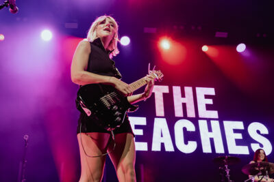The Beaches @ 013, picture 8, photographed by Anoek Houben - FrontView Magazine