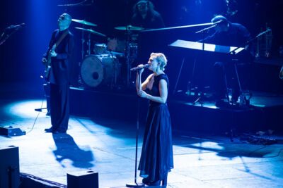 Hooverphonic @ Lotto arena, picture 14, photographed by dirk janssens - FrontView Magazine