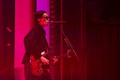 The Beaches @ De Roma, picture 14, photographed by Bart Janssens - FrontView Magazine