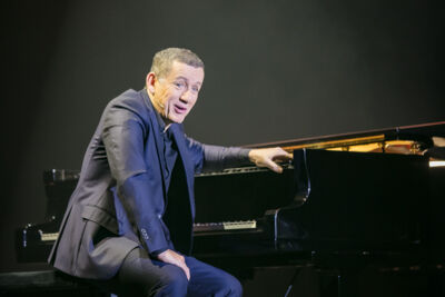 Dany Boon @ Colisée Roubaix, picture 9, photographed by FrontView Magazine