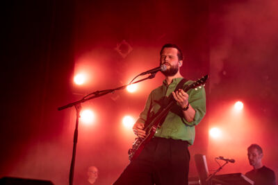 White Lies @ 013, foto 2, foto's door Bart Janssens - FrontView Magazine