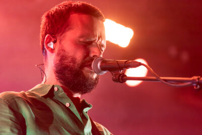 White Lies @ 013, foto 3, foto's door Bart Janssens - FrontView Magazine