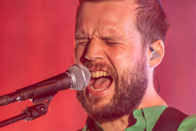 White Lies @ 013, foto 5, foto's door Bart Janssens - FrontView Magazine