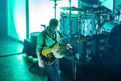 White Lies @ 013, foto 12, foto's door Bart Janssens - FrontView Magazine