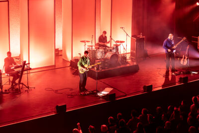 White Lies @ 013, foto 14, foto's door Bart Janssens - FrontView Magazine