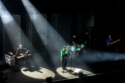 White Lies @ 013, foto 15, foto's door Bart Janssens - FrontView Magazine