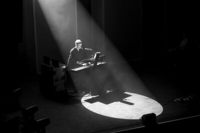 White Lies @ 013, foto 16, foto's door Bart Janssens - FrontView Magazine