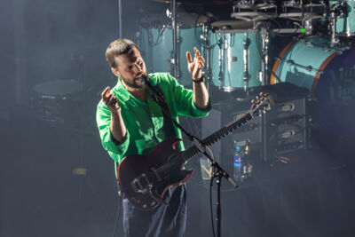 White Lies @ 013, foto 18, foto's door Bart Janssens - FrontView Magazine