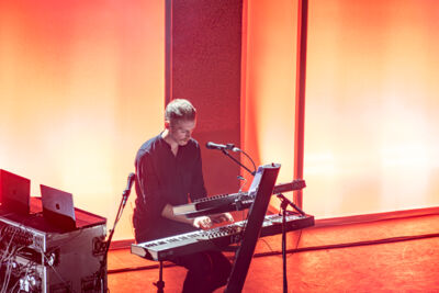 White Lies @ 013, foto 19, foto's door Bart Janssens - FrontView Magazine