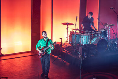 White Lies @ 013, foto 20, foto's door Bart Janssens - FrontView Magazine