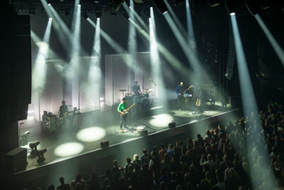 White Lies @ 013, foto 21, foto's door Bart Janssens - FrontView Magazine