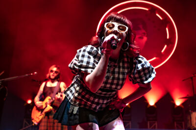 CMAT @ Muziekgieterij, picture 10, photographed by Anoek Houben - FrontView Magazine