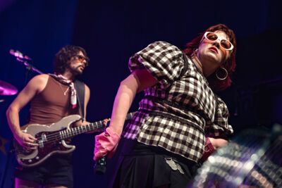 CMAT @ Muziekgieterij, picture 17, photographed by Anoek Houben - FrontView Magazine