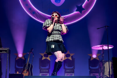 CMAT @ Muziekgieterij, picture 21, photographed by Anoek Houben - FrontView Magazine
