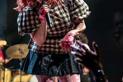 CMAT @ Muziekgieterij, picture 23, photographed by Anoek Houben - FrontView Magazine