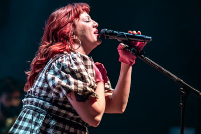 CMAT @ Muziekgieterij, picture 25, photographed by Anoek Houben - FrontView Magazine