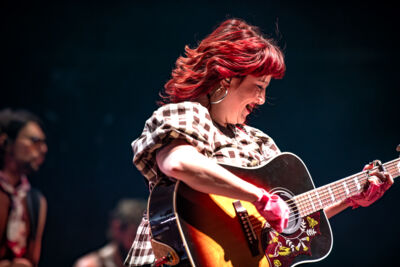 CMAT @ Muziekgieterij, picture 28, photographed by Anoek Houben - FrontView Magazine